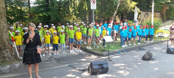 DS dott.ssa Paola Toscani presenta il coro