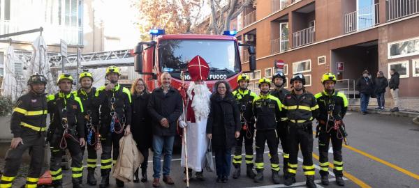 Foto di gruppo pompieri con i direttori